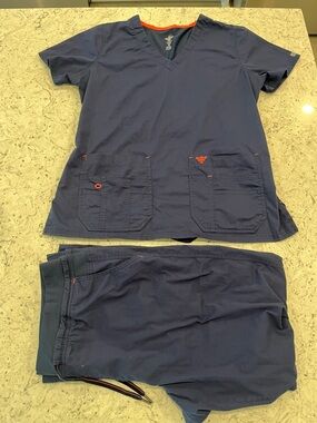 Med Couture Navy V-neck Scrub Set with Peach Trim